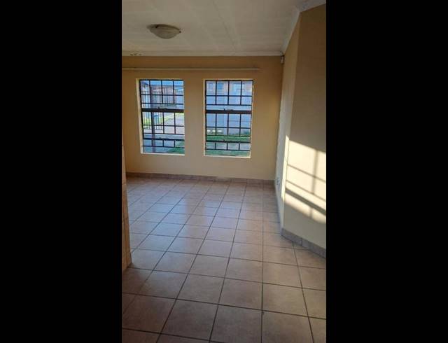 3 BEDROOM TOWNHOUSE FOR SALE IN THATCH HILL ESTATE